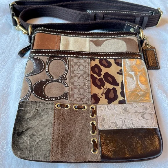 🎉HP🎉 EUC Coach 40915 vintage Y2K patchwork messenger crossbody swing pack bag - Picture 2 of 12
